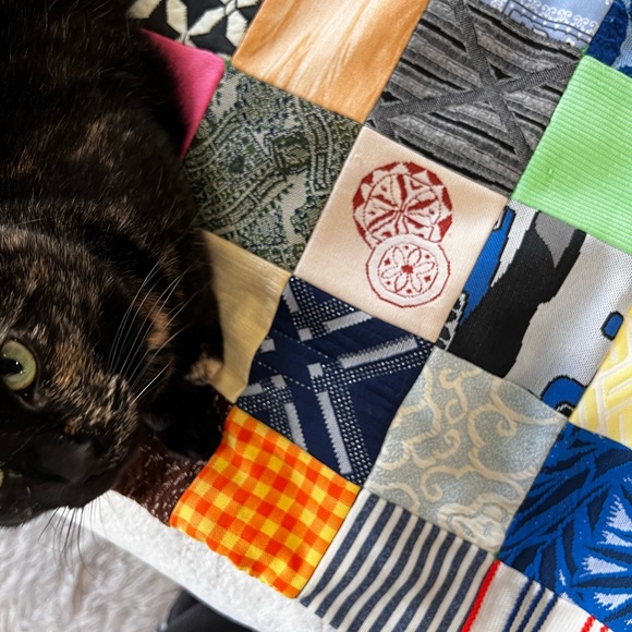 ****SOLD****Grandma’s Supreme Quilt! 👵🏽 🪡👒🧳🧵 (kitty not for sale) - Picture 7 of 9
